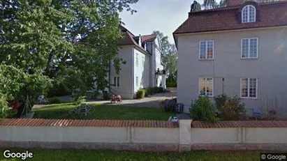 Bostadsfastigheter till försäljning i Köping - Bild från Google Street View