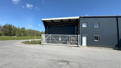 Lokal med bl.a. hög takhöjd och hög strömkapacitet - endast ca 15 min från Stockholm C.