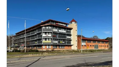 Ljust och modernt kontor på plan 3. Fri parkering och otroligt bra skyltläge mot E6