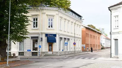 Ljus och rymlig kontorslokal med utsikt över Vänersborgs torg!