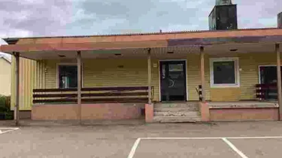 Lätt tillgänglig lokal i Bjursås med goda möjligheter att göra om efter behov.