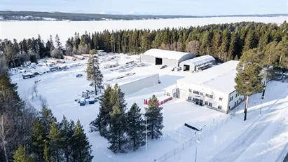 Stor verkstad med kontor och stora lagerytor i bra läge i Östersund