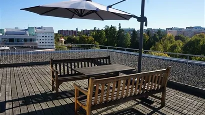 Ljus lokal med härlig takterrass.