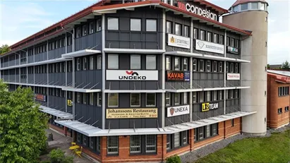 Nyrenoverade kontor med otroligt skyltläge längs med E6. Fri parkering