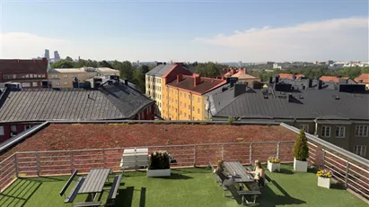 Unik lokal högst upp i huset där man blickar ut över takåsarna!