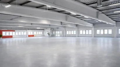 Lagerlokal med stor varuhiss (4000 kg)