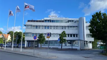 Fint kontor med gångavstånd till pendeln och bussar
