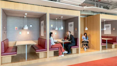 Vackert designat kontorsutrymme med öppen planlösning för 10 personer i Spaces Hammarbybacken 27