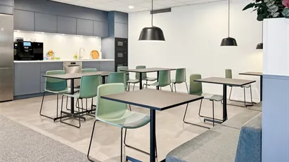 Träffas, arbeta och samarbeta i vårt professionella kontorshotell i Regus Stadshusplatsen
