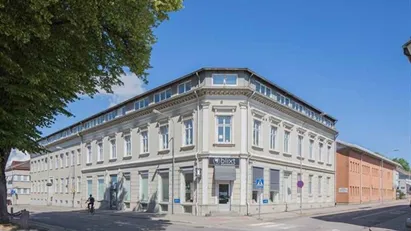 Ljus och rymlig kontorslokal med utsikt över Vänersborgs torg!