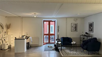 Fin lokal på bästa läge intill Faluån med öppen planlösning som att anpassa efter verksamhet
