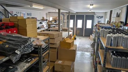 Öppen ljus lokal med bra exponeringsläge. Lokalen skall renoveras och kommer att delvis anpassas till kommande hyresg...
