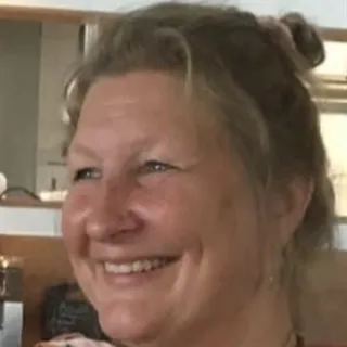 Önskar en lokal/ateljé/butik med gott ljusinsläpp och tillgång till vatten för mitt företag Läkan...