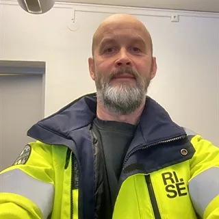 Uppvärmt Industrifack omkring 100kvm , takhöjd min ca 3m , vatten , toalett skjutport för att kör...