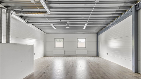 180 m2 lager, butik, fastighetsgrund i Norrköping att hyra