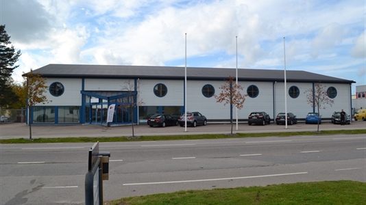 1300 m2 butik, produktion, lager i Växjö att hyra
