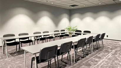 Håll möten, arbeta eller samarbeta i ett professionellt företagsnav i Spaces Umami Park