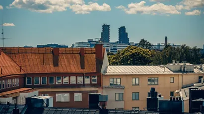 Unik lokal högst upp i huset där man blickar ut över takåsarna!