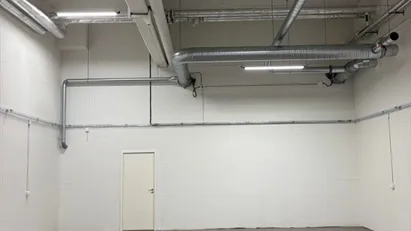 Nyrenoverad lagerlokal i Arlandastad 100 kvm.